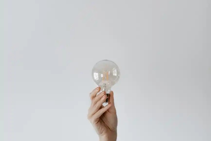 What is the role of metacognition in experiencing&nbsp;hallucinations?